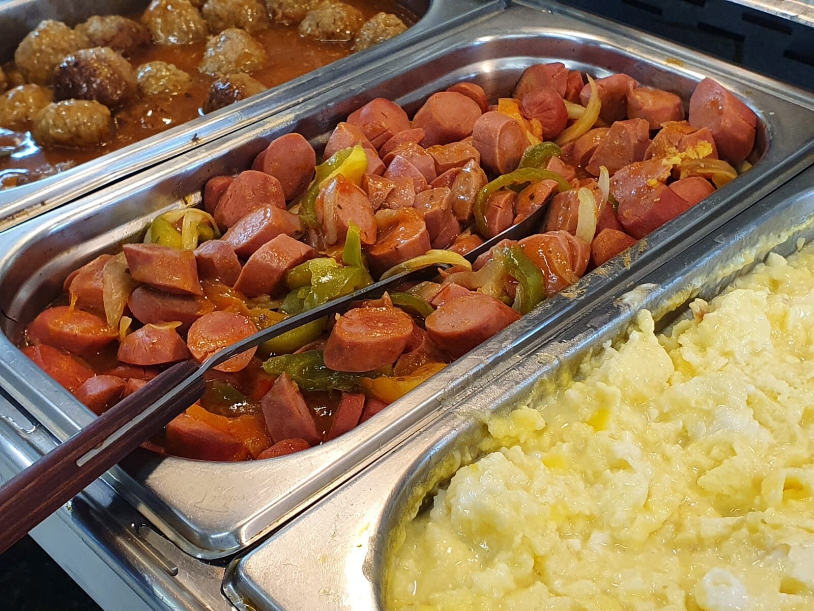 Buffet variado do Refúgio e Requinte